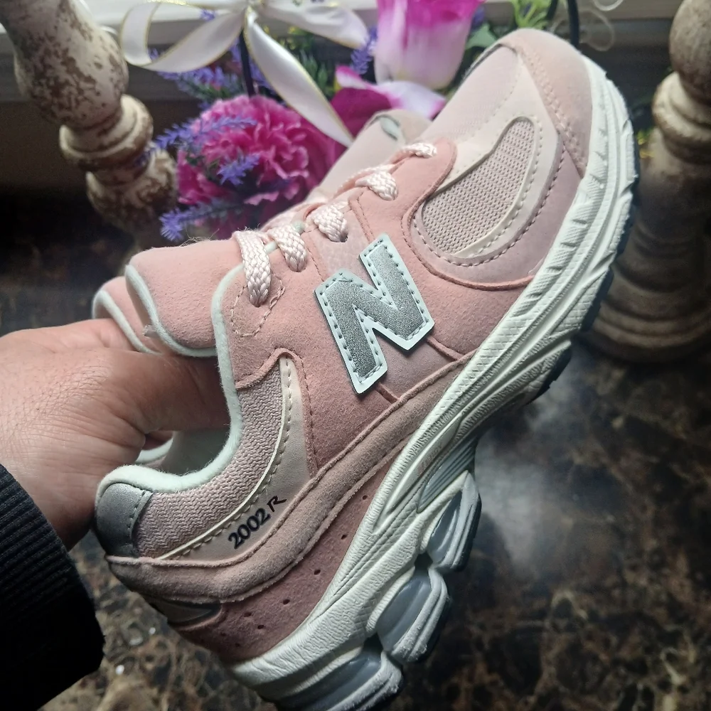 New Balance 2002R Rugged/Lifestyle Athletic Shoes Size 2 Youth for Girls